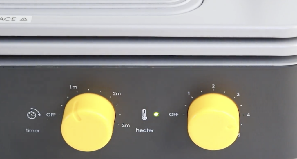 the temperature and time knobs on the front of the mayku formbox 3d vacuum former