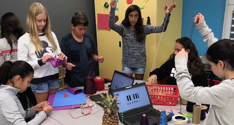 students working together on projects for makerspaces