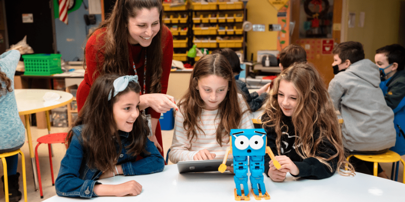 students learning and coding with the marty V2 Robot