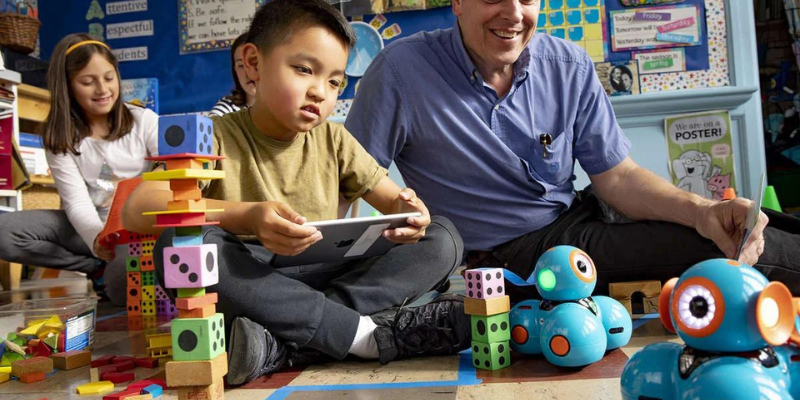 This Creative Coding Robot Provides Unplugged Education