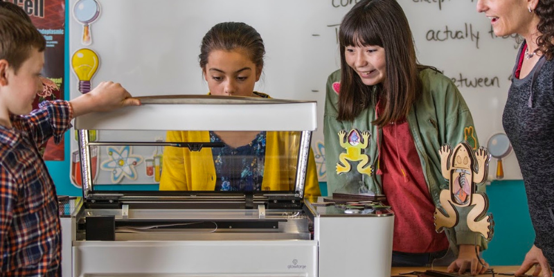 Students using Glowforge 3D printers in a makerspace
